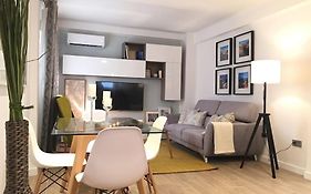 New Luxury House In The Center! Nuevo Piso De Lujo En El Centro.